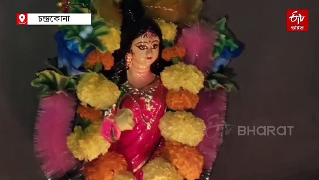 গোটা রাত ধরে গ্রাম বাংলার টুসু পূজার প্রস্তুতি!রাত্রি দ্বিপ্রহর পর্যন্ত গান গেয়ে টুসু ঠাকুরকে জাগিয়ে রেখে ভোররাতে দল বেঁধে ঠাকুর বিসর্জন