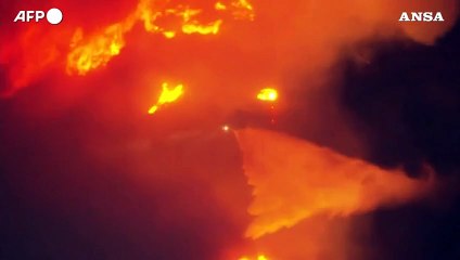 Incendi a Los Angeles, le fiamme raggiungono Hollywood