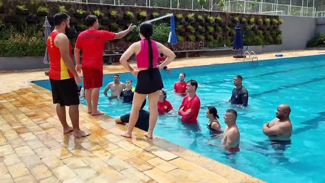 Bombeiros capacitam profissionais em curso de guarda-vidas em Cascavel