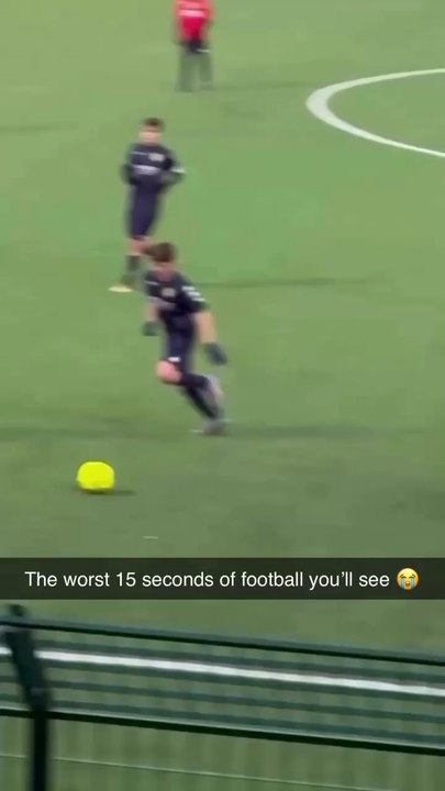 The worst 15 secounds of football you’ll see 😭