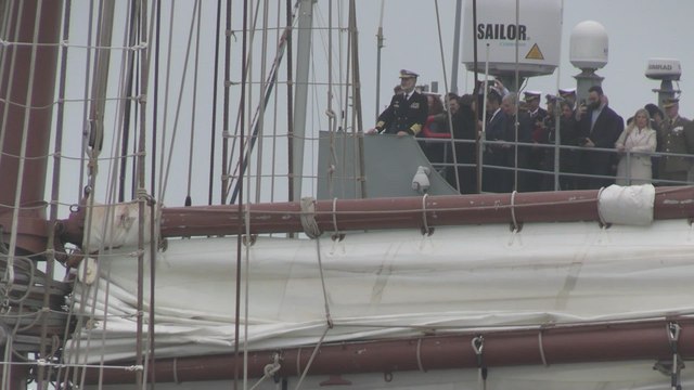 Los reyes despiden a la princesa Leonor desde el buque 'Malaespina'