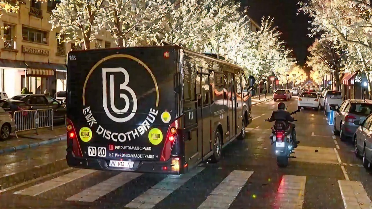Paris : la nouvelle tendance de danser et déjeuner à bord d'un bus