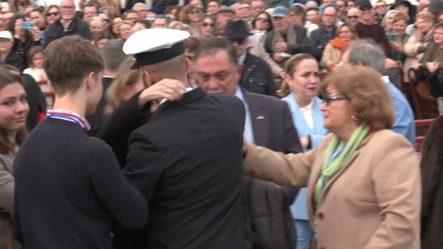 El buque escuela 'Juan Sebastián Elcano' parte del puerto de Cádiz