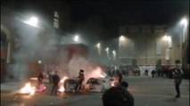 Bologna, decine di cassonetti bruciati durante gli scontri al corteo per Ramy: il video in piazza Verdi
