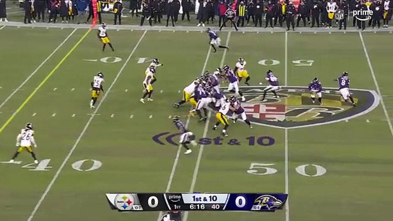King_Henry_s_stiff-arm_dumps_Fitzpatrick_to_ground_on_34-yard_run(360p)