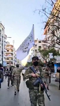 Suriye ordusu Beşşar Esed'ın doğduğu ilde gövde gösterisi yaptı