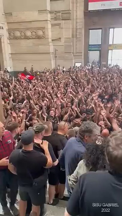 AC Milan fans going to Sassuolo (Curva Sud Milano Serie A Scudetto party)
