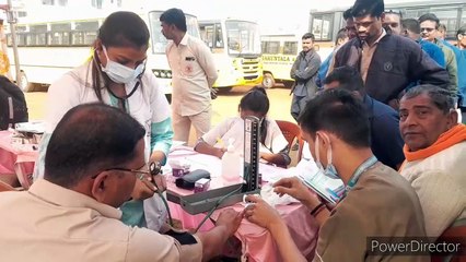 स्कूल बस की चेकिंग ट्रैफिक पुलिस और आरटीओ मिलकर