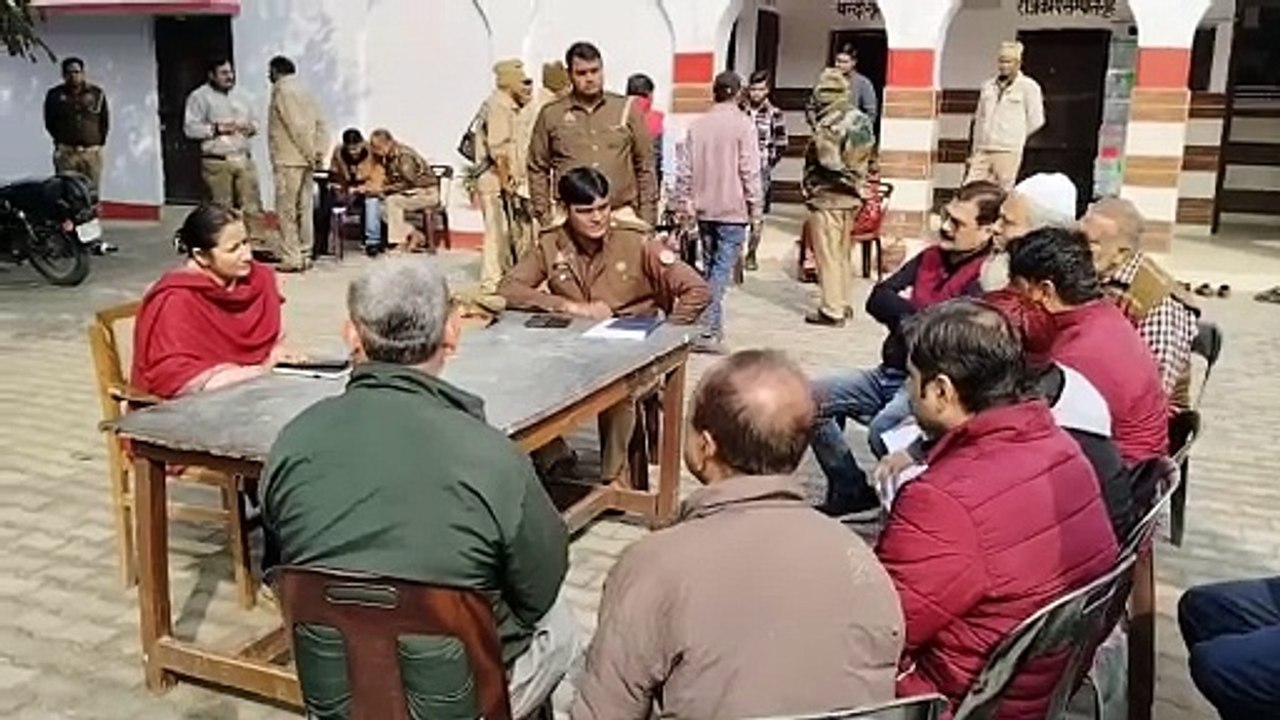 अकर्म मोचन कूप और मस्जिद के पास बनी एक दर्जन अव...