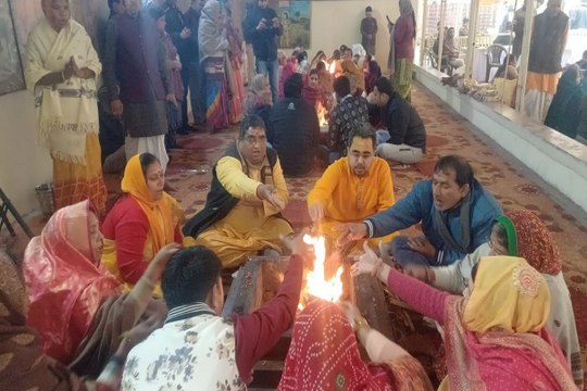 नौ कुंडीय गायत्री महायज्ञ: गायत्री मंत्र से गूंजा गोविंददेवजी मंदिर परिसर