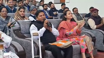 मुख्यमंत्री का चंपाराम से वर्चुअल संवाद: 'जब तक सांस है, हिम्मत नहीं हारेंगे' - टाउन हॉल में गूंजी तालियों की गड़गड़ाहट!