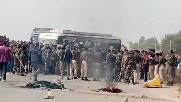 बस रोकने के विवाद में दिनदहाड़े बस कंडक्टर की पीट पीटकर हत्या, मौके पर तनाव की स्थिति