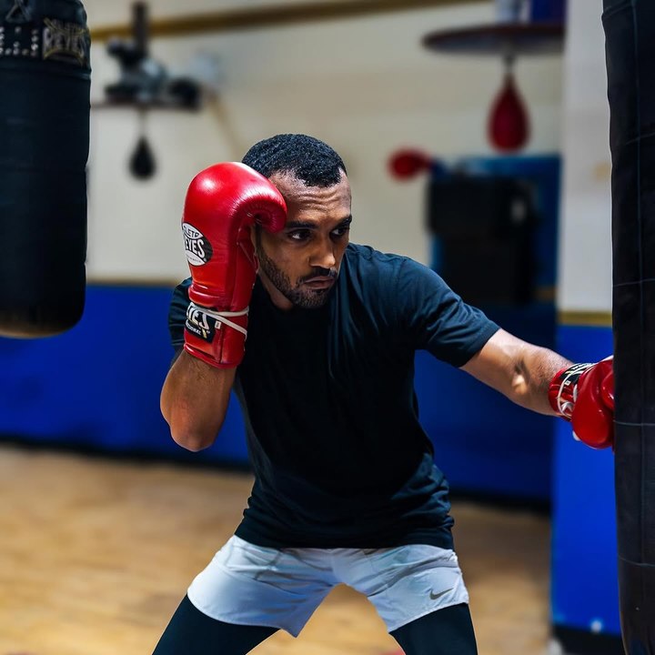 البطل الإماراتي سلطان النعيمي يتألق عالمياً ويقود ثورة الملاكمة العربية نحو القمة