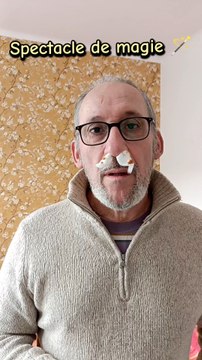 spectacle de magie. le magicien m'a fait monter sur scène