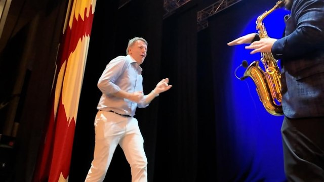 Tra Firenze e Viareggio, chi c'era alla festa per i 50 anni di Matteo Renzi: «Buon appetito, paga Travaglio»