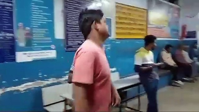 পুকুর থেকে গুগলি তোলাকে কেন্দ্র করে বচসা দুই প্রতিবেশীর মধ্যে।সেই অশান্তির জেরে চলল গুলি,আহত দুই।