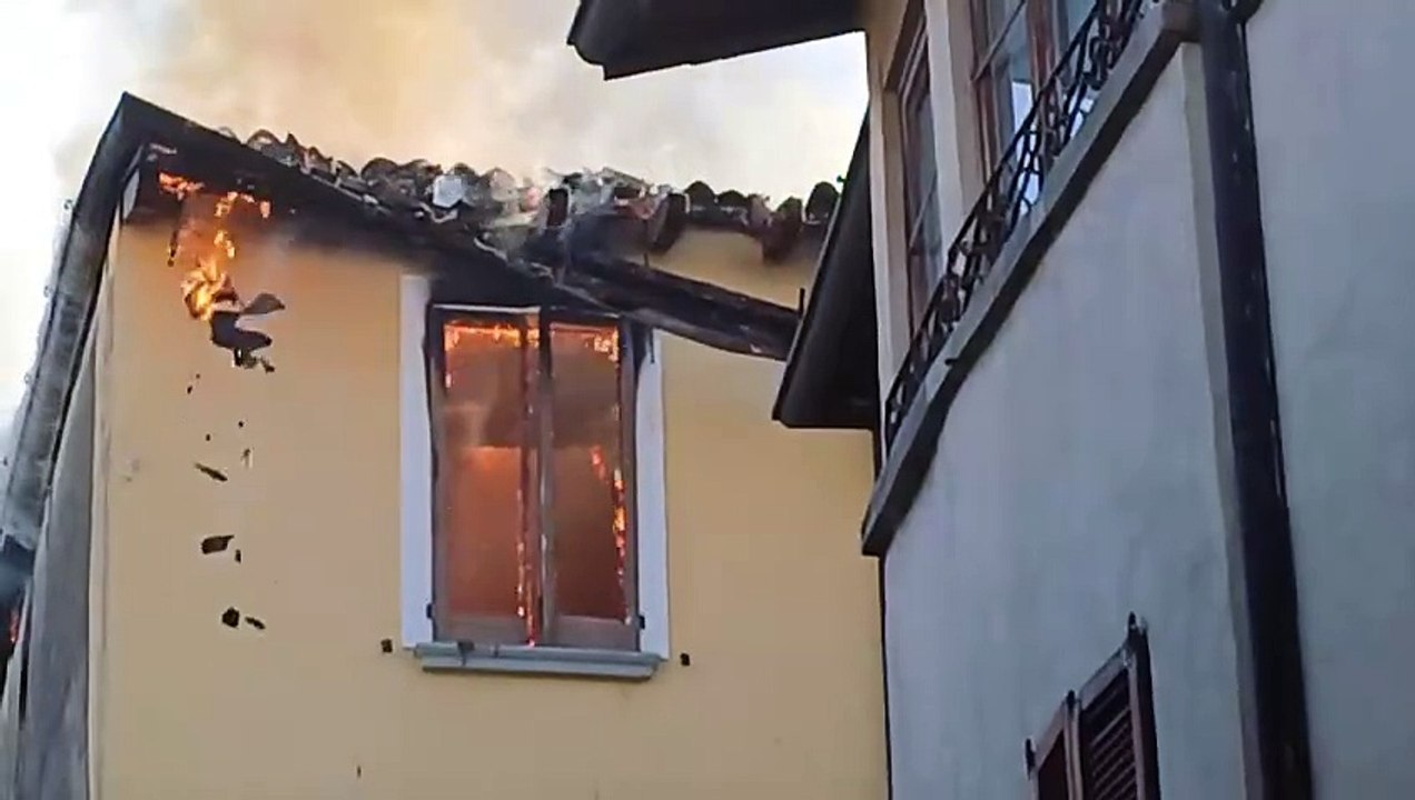 Incendio in centro a Iseo: brucia un appartamento nel complesso ex Toledo