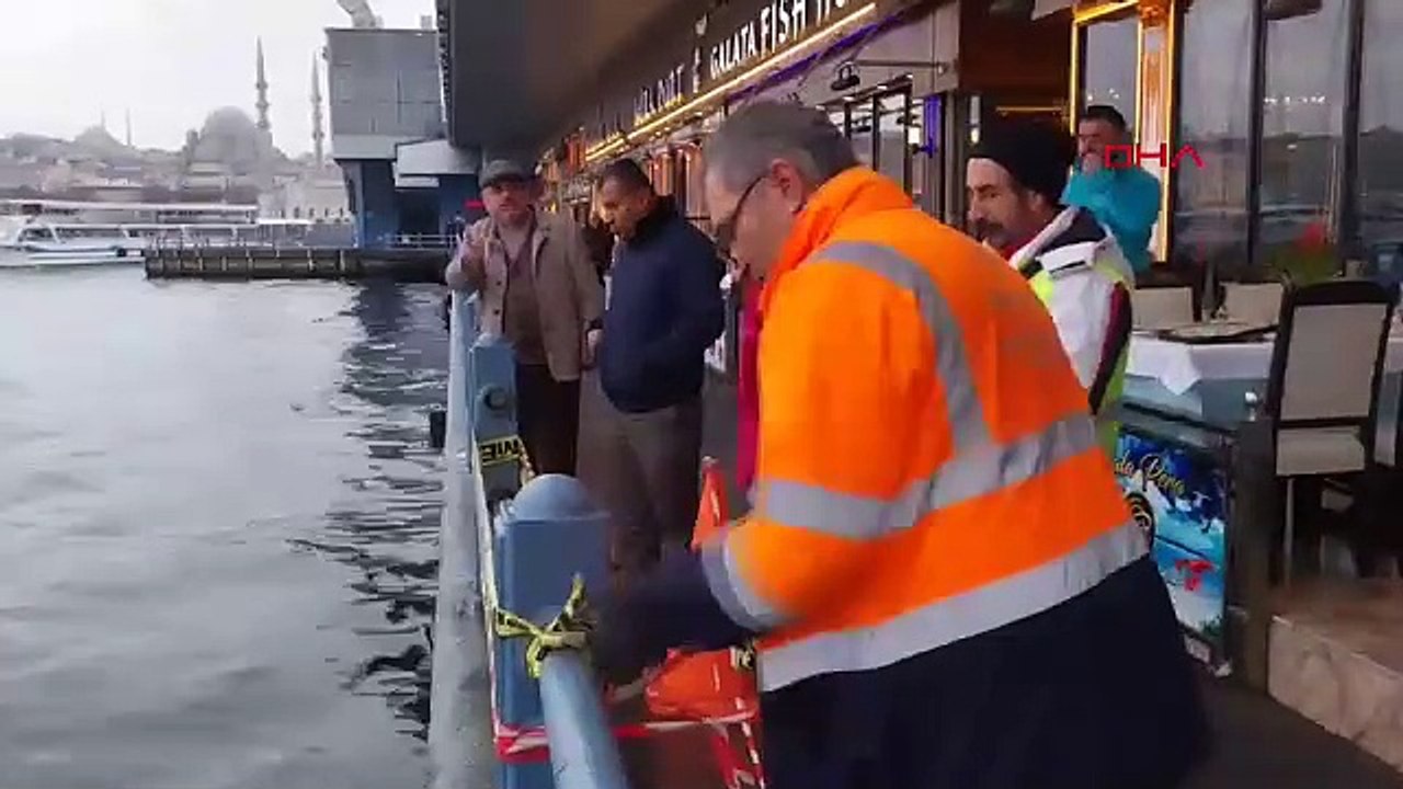 İstanbul - Galata Köprüsü'nde 1 kişinin Haliç'e düşmesine neden olan korkuluk değiştirildi