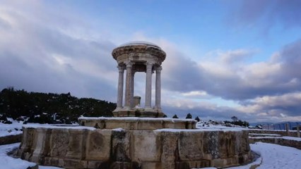 Anadolu’nun saklı cennetlerinden biri! Tarihi doku karla bütünleşti