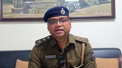 Gujarat Fake IT officer team caught went for Raid