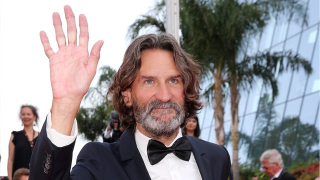 GALA VIDEO - Frédéric Beigbeder récemment victime d’un infarctus, il raconte : “Soins intensifs, stent et tout ça”
