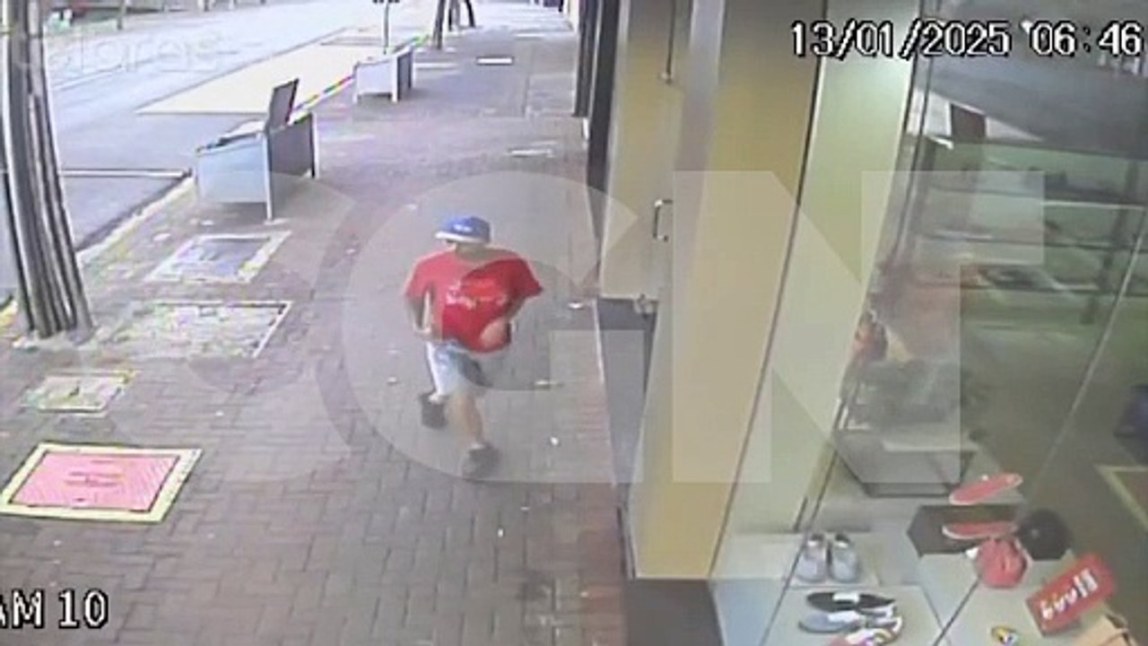 Ladrão quebra o vidro e invade loja de calçados na Rua Paraná