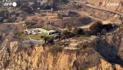 Incendi in California, devastato il lungomare di Malibu