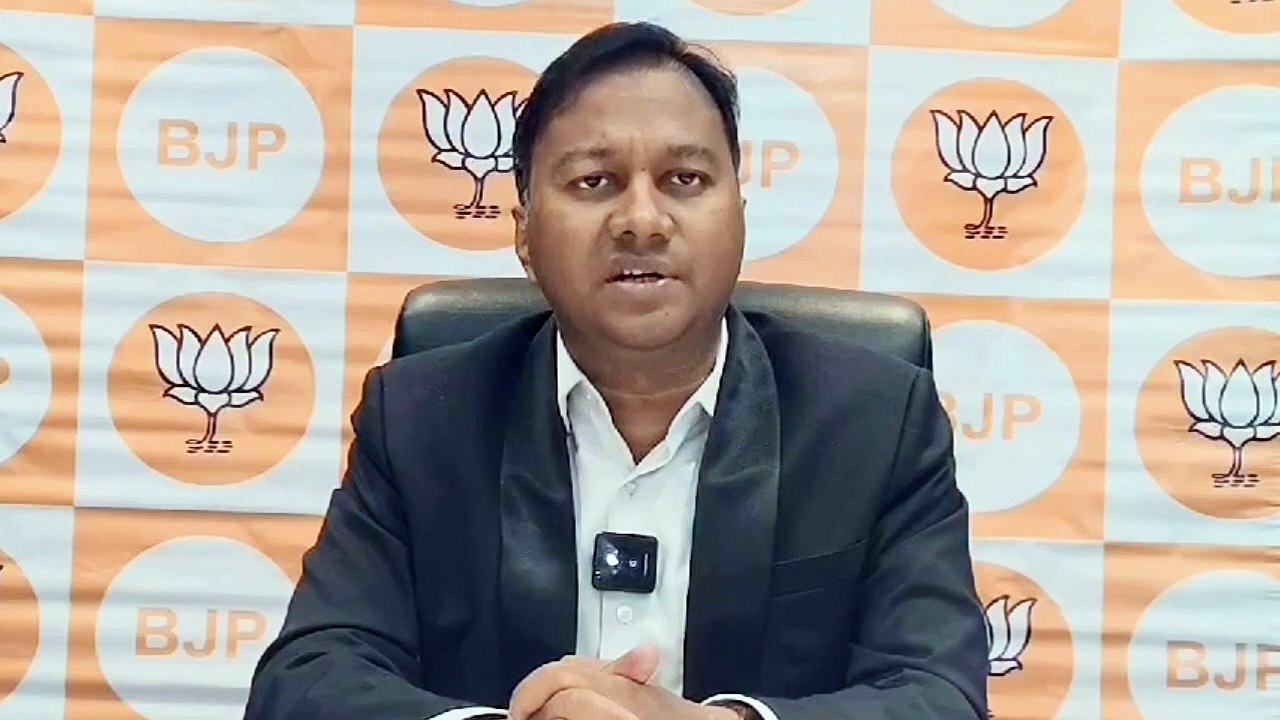 धनबाद के एक निजी स्कूल में छात्राओं के साथ घटी...
