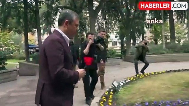Özgür Özel, Zübeyde Hanım’ın Anıt Mezarı’nı Ziyaret Etti
