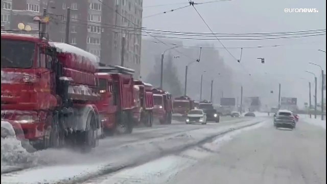 عاصفة ثلجية قوية تشل حركة الملاحة الجوية مؤقتا بمطار سان بطرسبرغ في روسيا