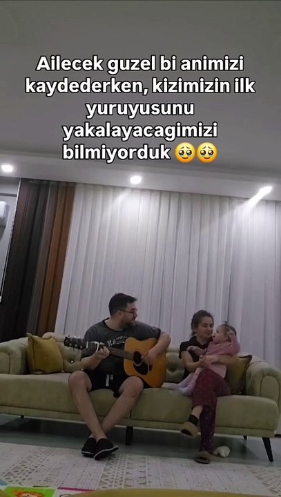 “Öyle kuru kuru yürüyemezdim, illaki bir organizasyon gerekliydi” der gibi bir anda yürüyen ufaklık 😅