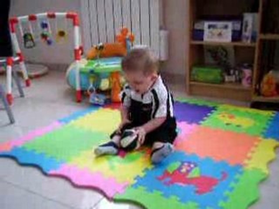 maxime joue au ballon