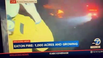 Mujer de California intenta salvar de los incendios la casa de sus padres de 90 años