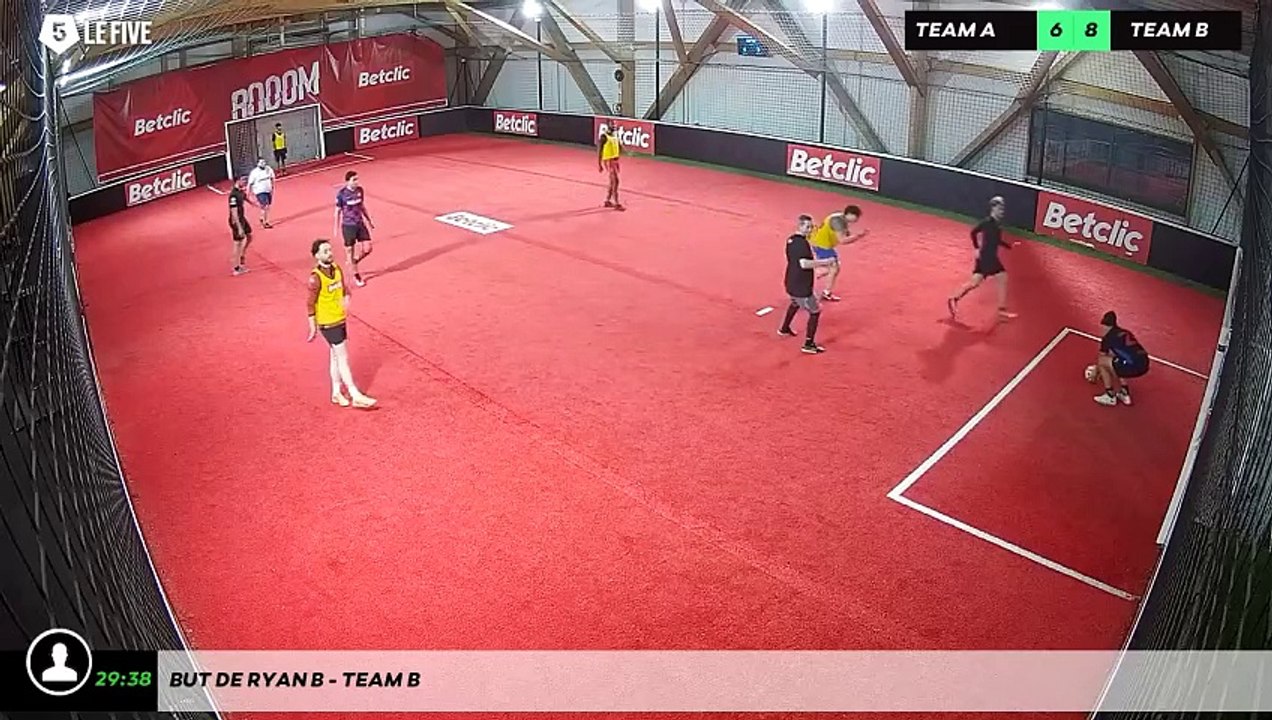 But de Ryan B - Team B