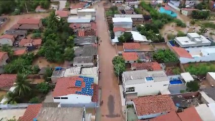 Chuva: cidade do Norte de Minas fica 'embaixo d'água'