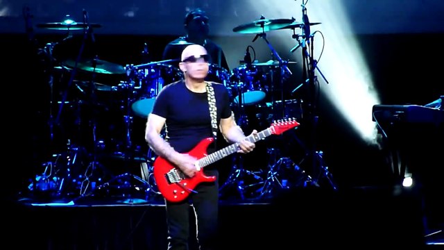 Joe Satriani - Flying in a Blue Dream