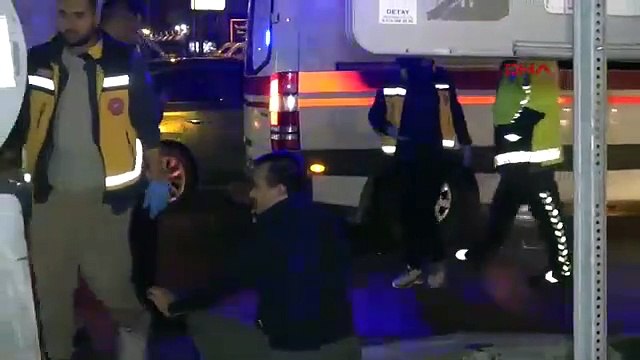 Otomobiller kafa kafaya çarpıştı