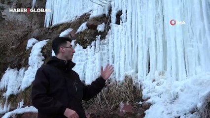 Ardahan'da hava buz kesti, şelale dondu