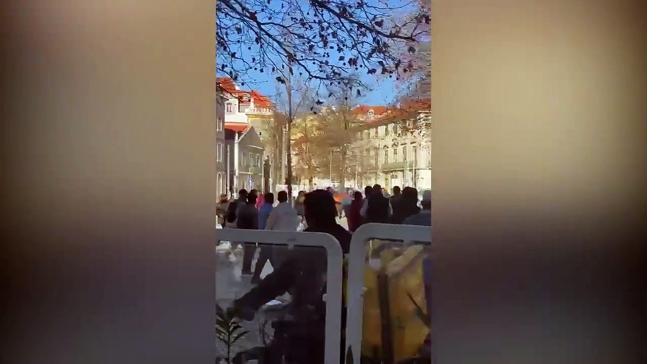 Video mostra momento da rixa no Martim Moniz Sete pessoas ficara