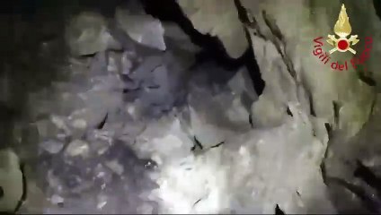 Sormano, segugio si infila in una grotta, ore di ricerche senza esito