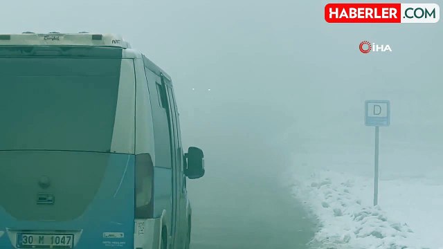 Yüksekova'da Yoğun Sis Etkili, Görüş Mesafesi 10 Metreye Düştü
