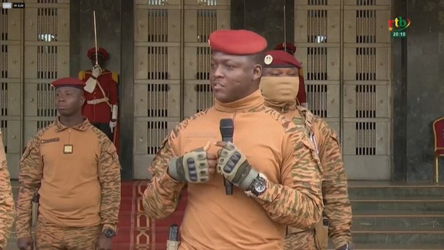 « Il a insulté tous les Africains » : le Burkina Faso s’indigne à son tour des propos de Macron sur l’Afrique