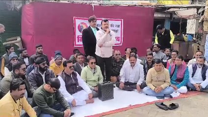 हमला मामले पर पत्रकारों ने दिया धरना, बोले मंत्री संवेदक पर होगी कार्रवाई