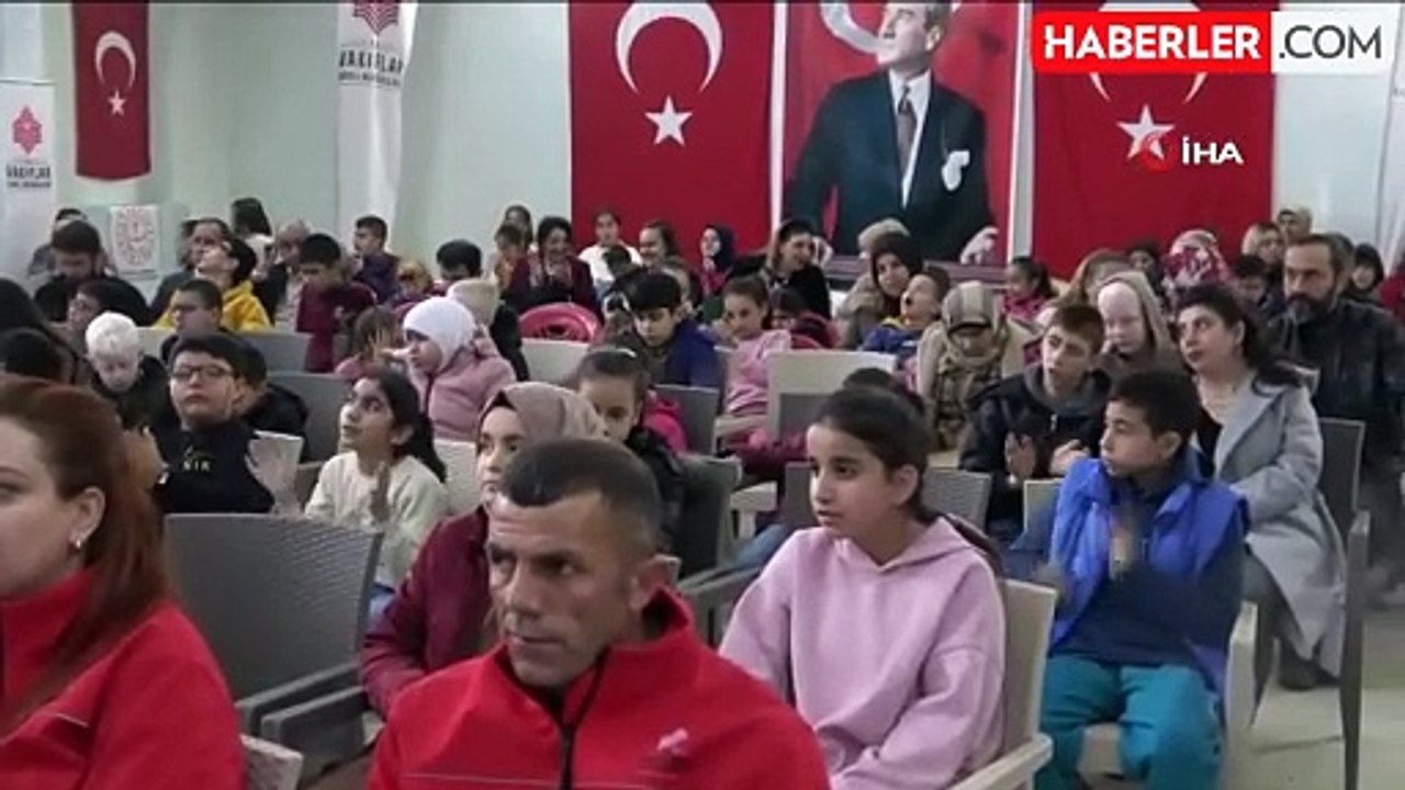 Gaziantep'te Görme Engelli Öğrencilere Kulaklık...