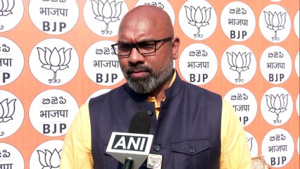 Hn_Ani_Delhi_Arvind_Dharmapuri_On_Turmeric_Board_14-58-50