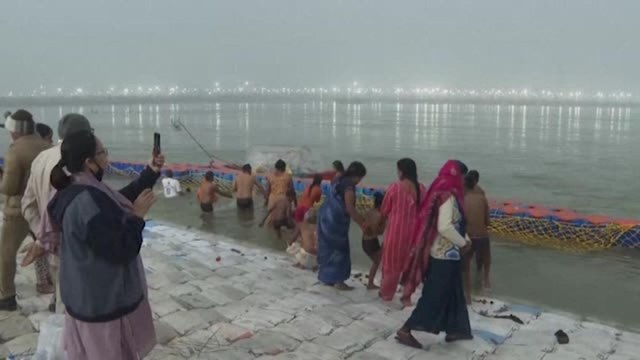India, al via il festival Maha Kumbh: è il più grande raduno religioso al mondo