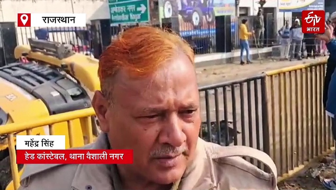 देखते ही देखते सड़क में धंस गया डंपर, फिर क्रेन ने जो किया, देखने के लिए लग गई भीड़