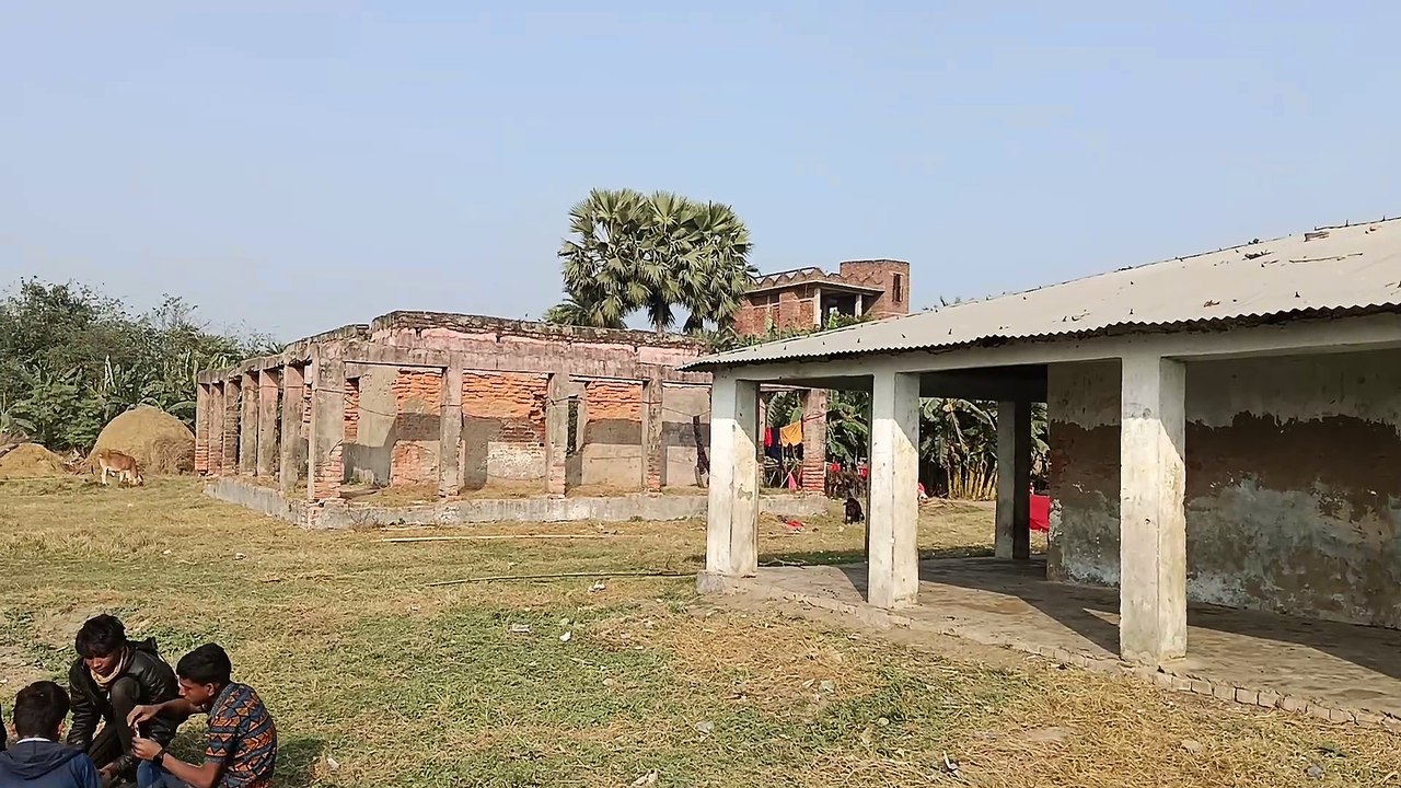 रेशम कीट के निर्माण को लेकर 1980 के दशक में मलवड़ी प्रशिक्षण केंद्र का कराया गया था निर्माण निर्माण के बाद खंडहर में तब्दील हुआ प्रशिक्षण केंद्र