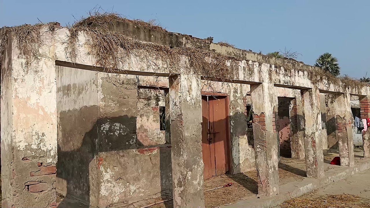 रेशम कीट के निर्माण को लेकर 1980 के दशक में मलवड़ी प्रशिक्षण केंद्र का कराया गया था निर्माण निर्माण के बाद खंडहर में तब्दील हुआ प्रशिक्षण केंद्र