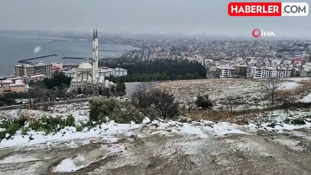 Tekirdağ'da Kar Yağışı İki Mevsimi Bir Arada Yaşattı